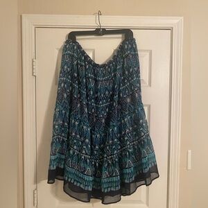 Alfred Dunner Women’s 22W Blue Patterned Skirt. Elastic Waist.